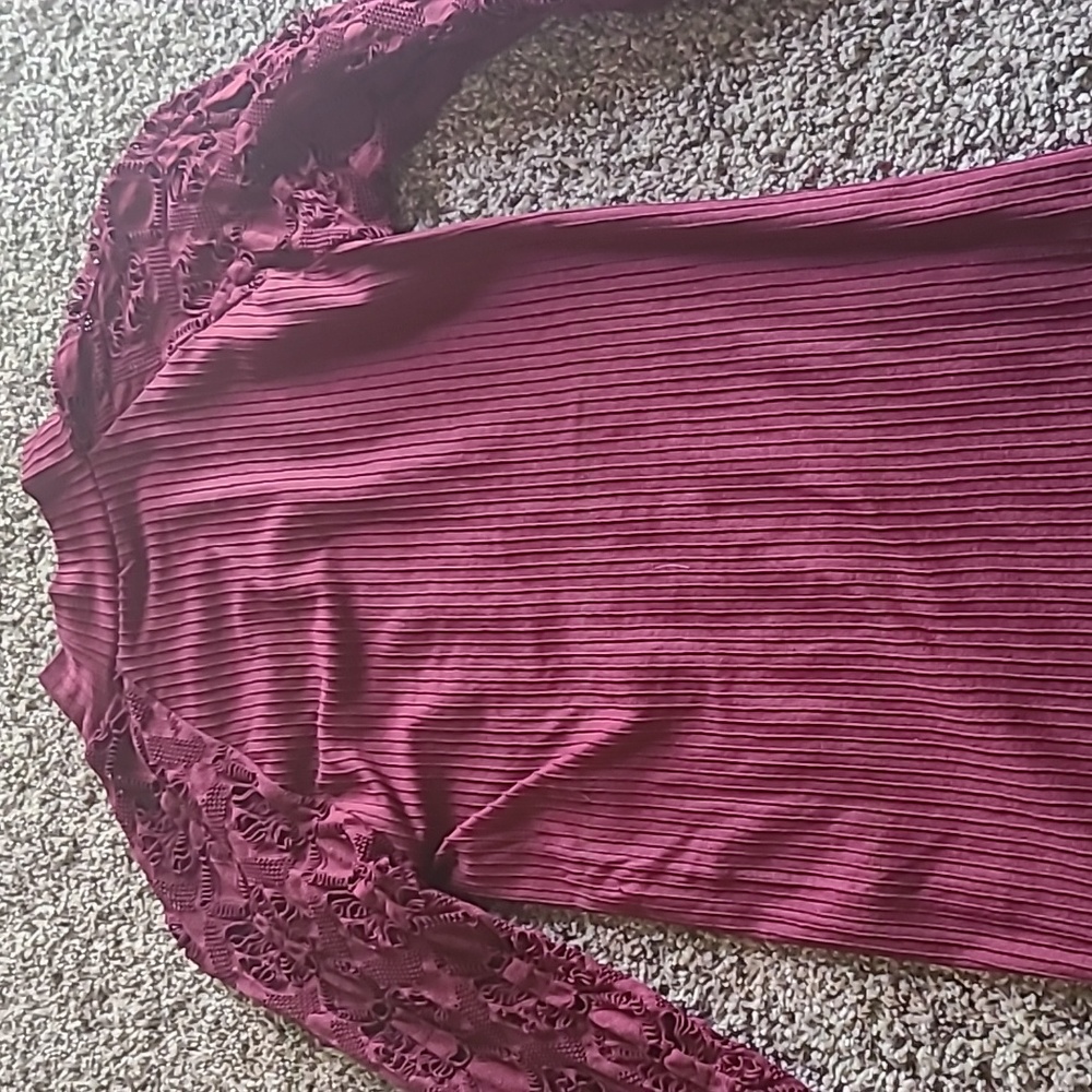Brand new never worn lace sleeve top - Picture 4 of 5